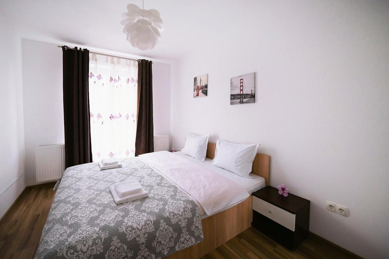 Harmony -mall Coresi Apartament *
