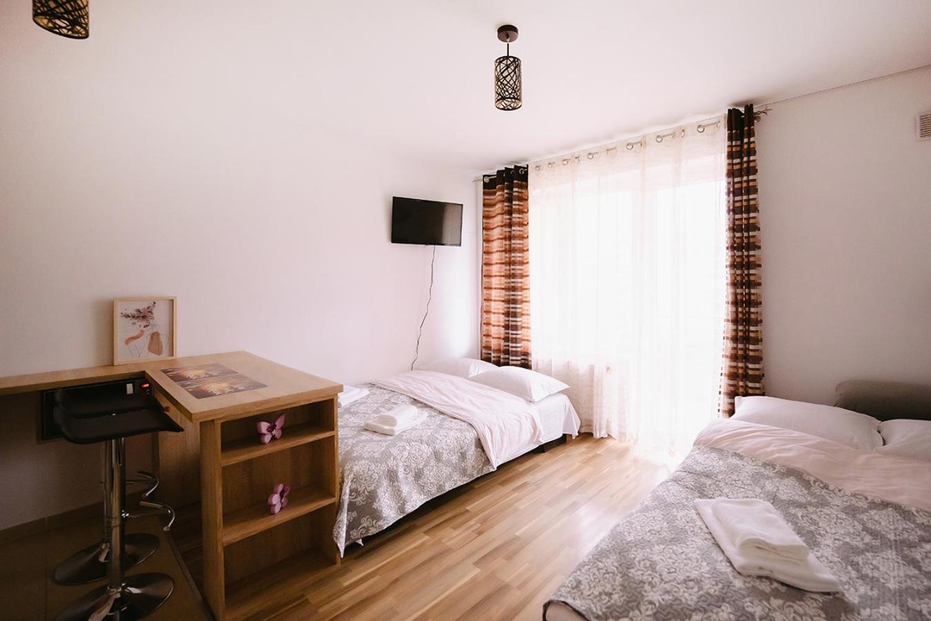 Harmony -mall Coresi Apartament *