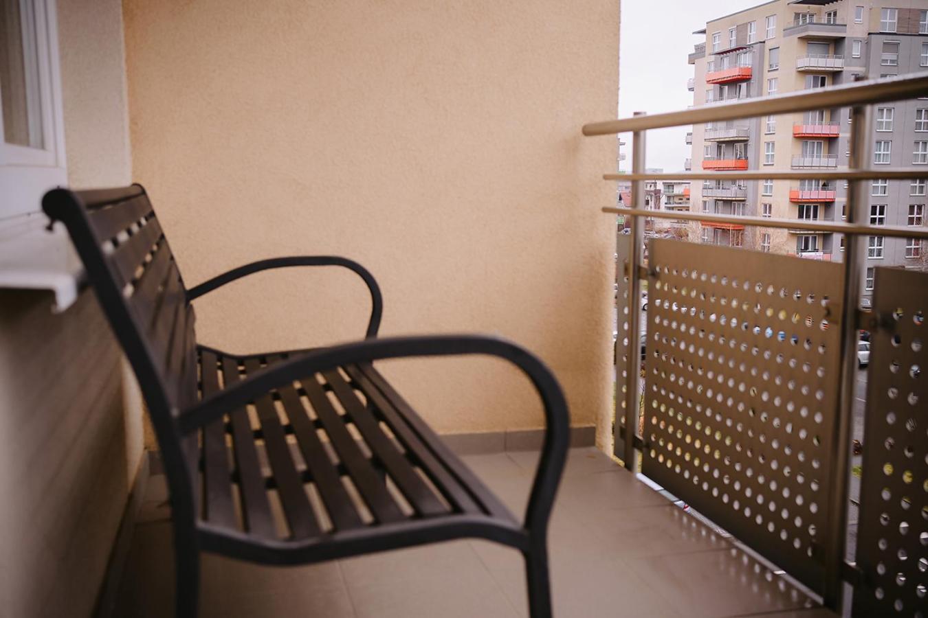 Harmony -mall Coresi Apartament *